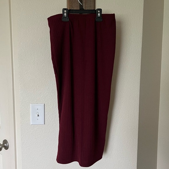 SHEIN • Stretch Pencil Skirt - Picture 3 of 4